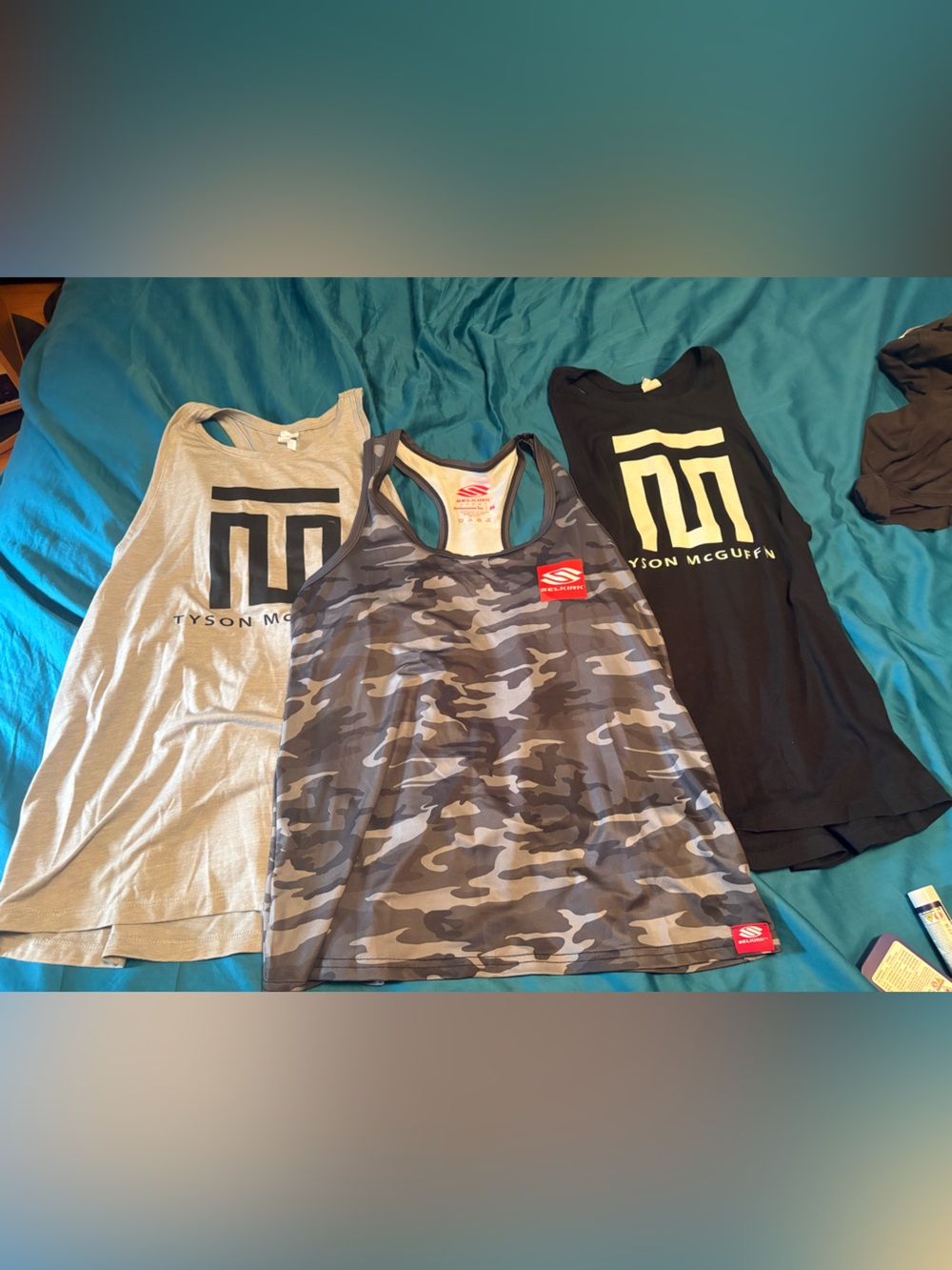 Women’s Athletic Top & Tee Set - Gray Camo and Black